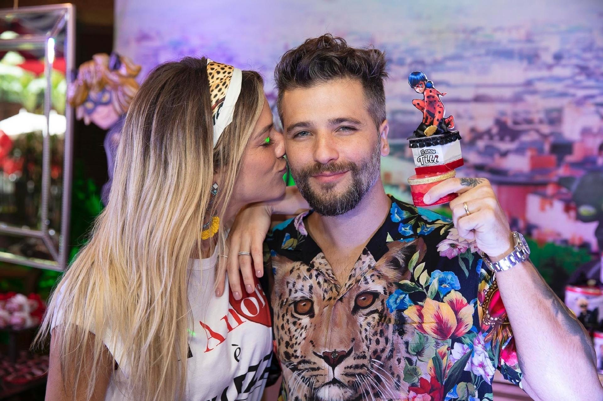 Os pais de Titi, Giovanna e Bruno, eram só orgulho da pequena  - Felipe Panfili/Divulgação