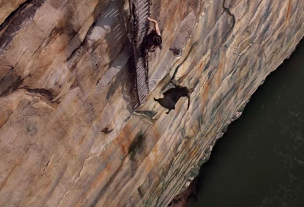 Harrison Ford e Amrish Puri em cena de "Indiana Jones e o Templo da Perdição" (1984) - Reprodução