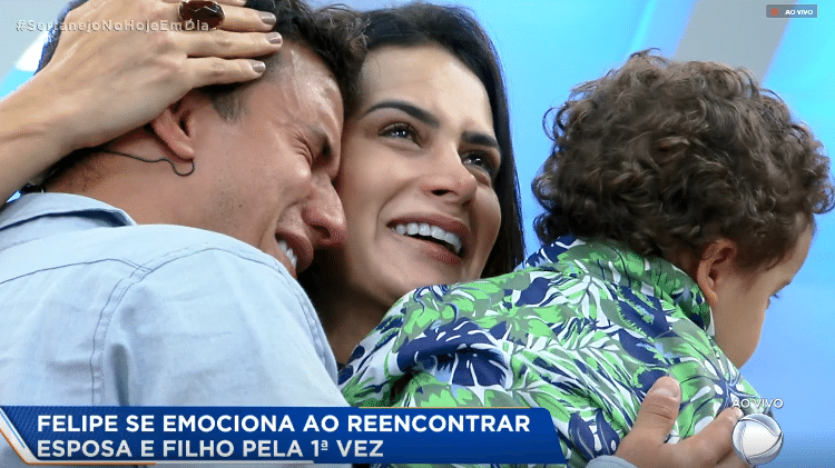 Felipe chora ao rever família - Reprodução/PlayPlus - Reprodução/PlayPlus