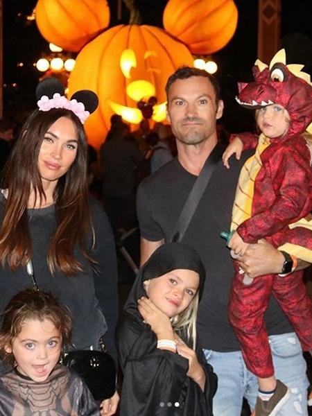 Megan Fox e Brian Austin Green com os filhos na Disney - Reprodução/Instagram