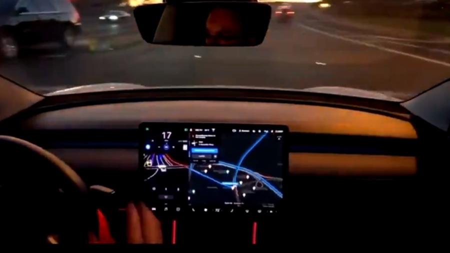 Motorista quase bate Tesla com Full Self Driving ligado - Reprodução