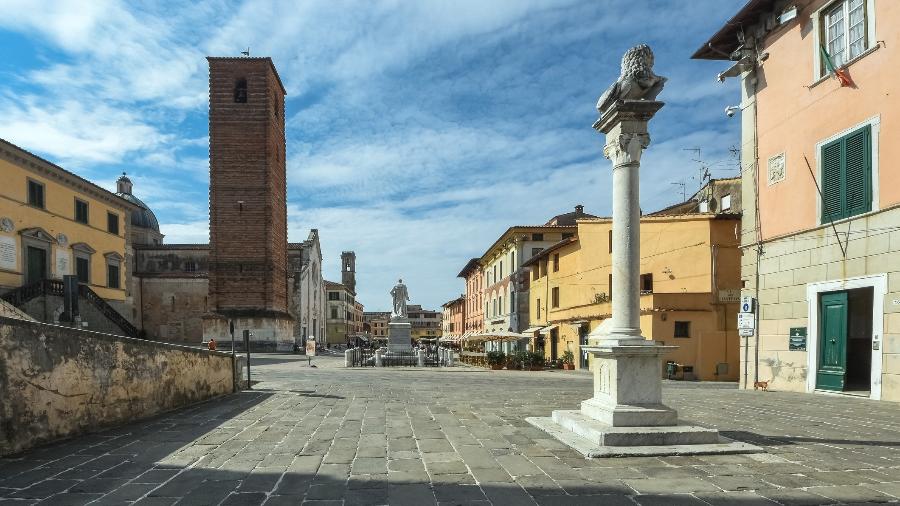 Praça do mercado de Pietrasanta e catedral em Pietrasanta, Toscana, Itália - Sir Francis Canker Photography/Getty Images