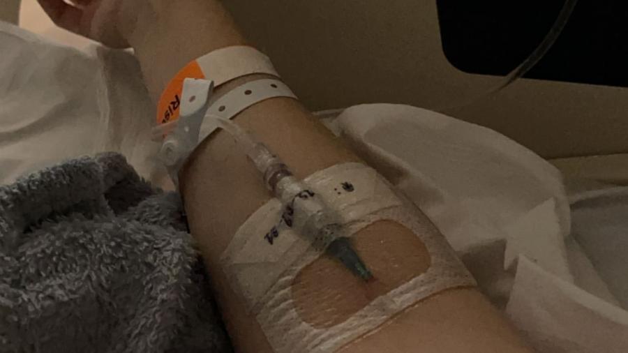 Sammy posta foto no hospital após ser internada - Reprodução