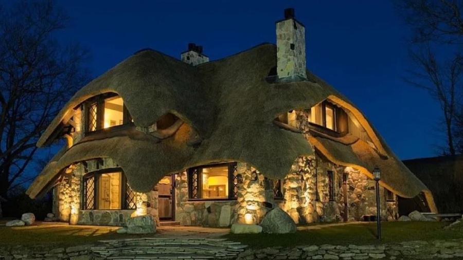 Casa cogumelo à noite - Mushroom Houses/Divulgação