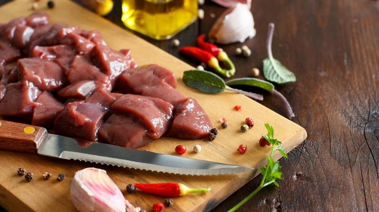 Fígado de boi cru - iStock - iStock