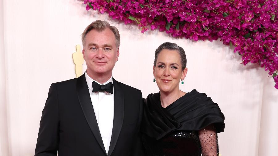 Christopher Nolan, vencedor do Oscar, ao lado de Emma Thomas