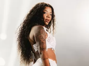 Após reverter procedimento nas sobrancelhas, Ludmilla pode tirar tatuagens