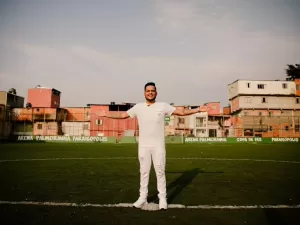 Nos 103 anos de Paraisópolis, Thiago Aquino leva arrocha para favela de SP