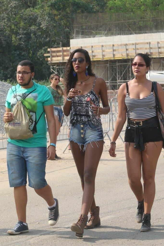 26.set.2015 - Público começa a chegar na Cidade do Rock para o sexto dia de shows do Rock in Rio 2015, que tem como atração principal a cantora americana Rihanna. - Zulmair Rocha/UOL