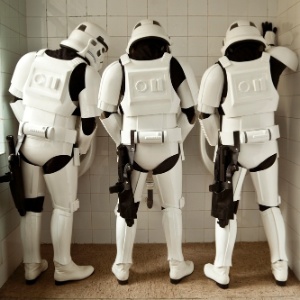 Fotógrafo espanhol Jorge Pérez Higuera cria série "The Other Side", que flagra o cotidiano imaginário dos stormtroopers - Jorge Pérez Higuera/www.perezhiguera.com