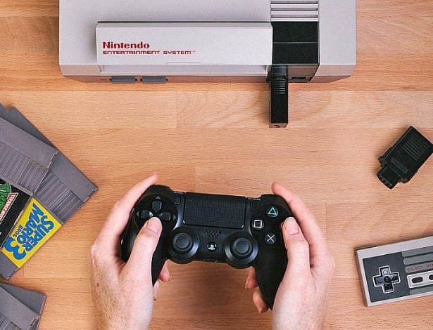 O DualShock 4 do PlayStation 4 é um dos controles que podem ser utilizados no NES com o uso do Retro Receiver - Divulgação