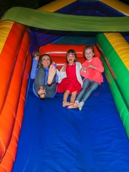 Rafa Justus se diverte em escorregador de seu aniversário ao lado da madrasta, Ana Paula Siebert - Manuela Scarpa/Brazil News - Manuela Scarpa/Brazil News