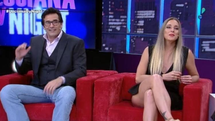 Luciano Szafir com a namorada no sofá do talk show "Luciana By Night" - Reprodução/RedeTV! - Reprodução/RedeTV!