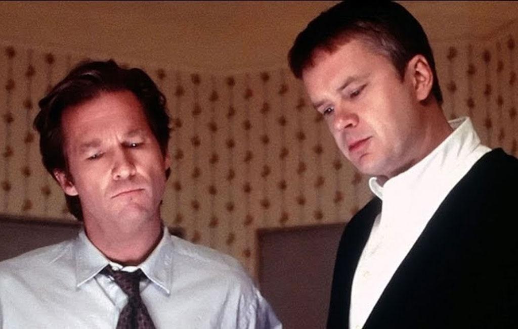 Tim Robbins e Jeff Bridges em cena de "O Suspeito da Rua Arlington" (1999) - Divulgação
