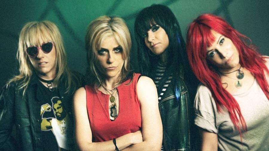 L7: Suzi Gardner (guitarra e vocal), Donita Sparks (guitarra e vocal), Demetra Plakas (bateria) e Jennifer Finch (baixo) - Reprodução/Facebook