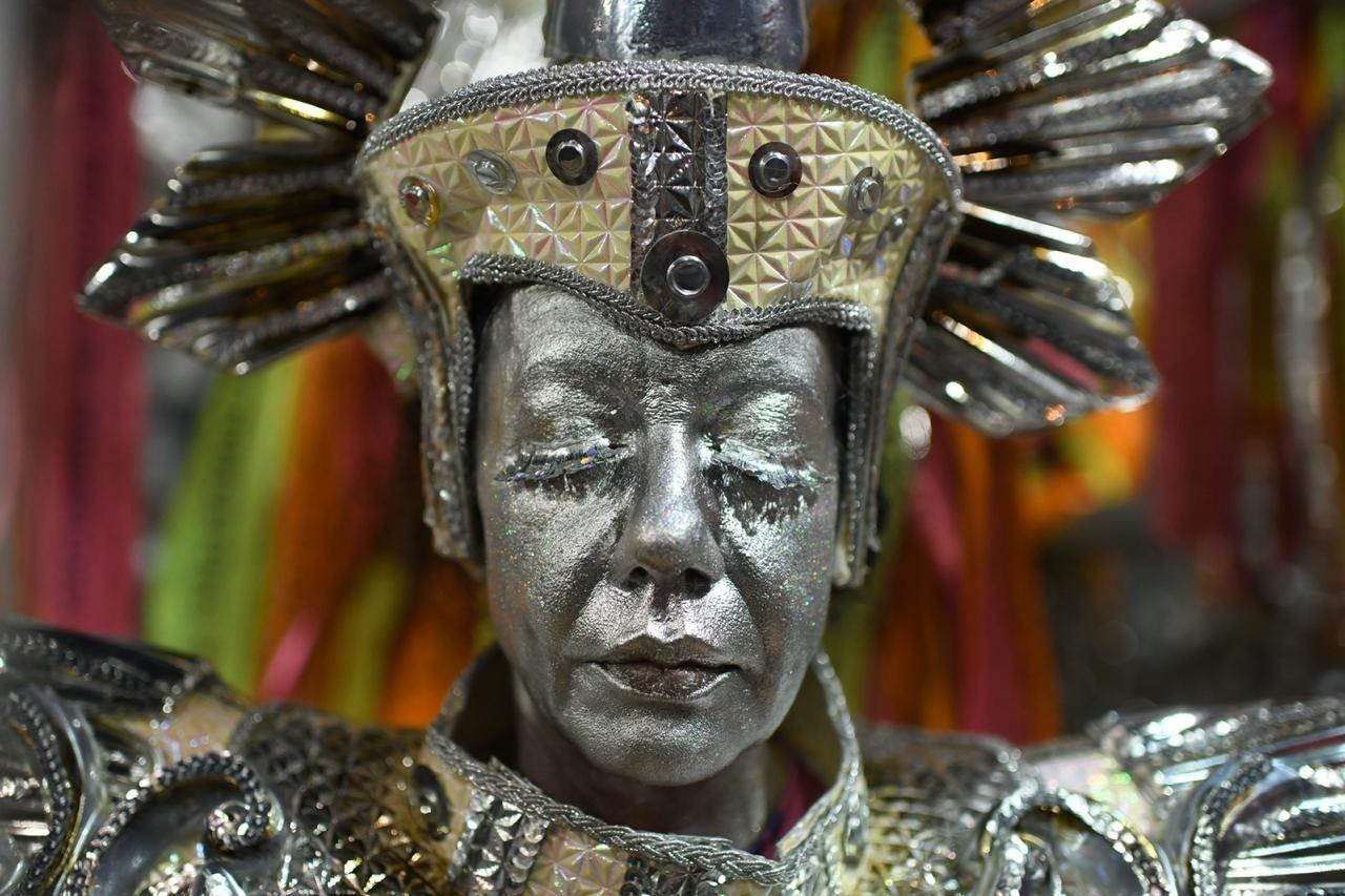 Concentração da Unidos do Viradouro; escola é a segunda a desfilar na Marquês de Sapucaí, no Rio - Lucas Landau/UOL