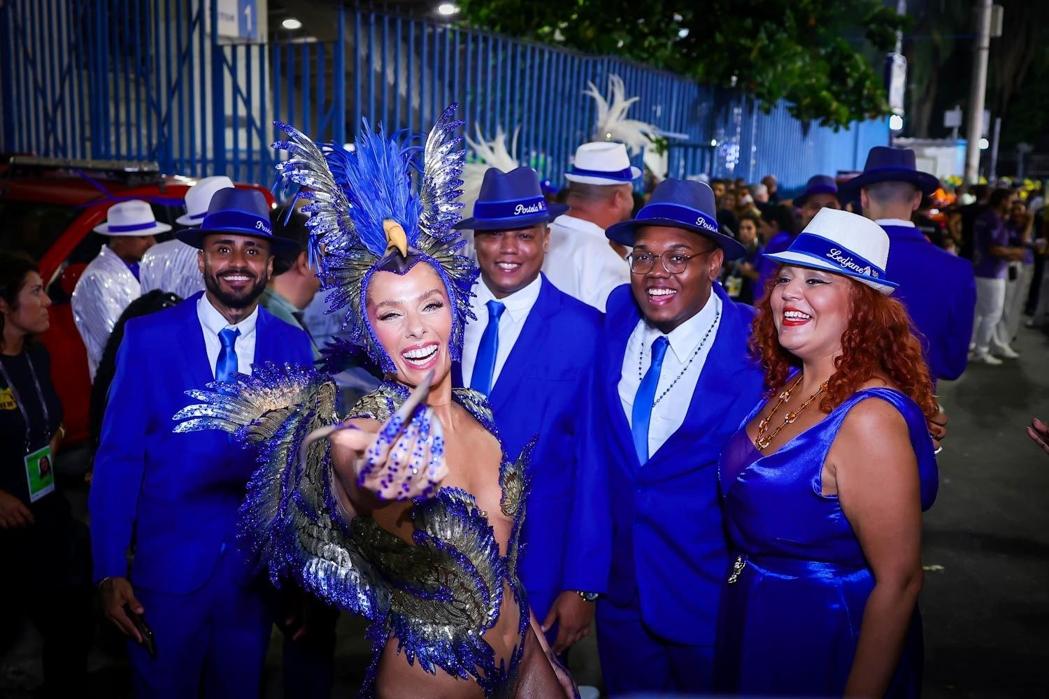 Adriane Galisteu na concentração da Portela, na Sapucaí - AgNews