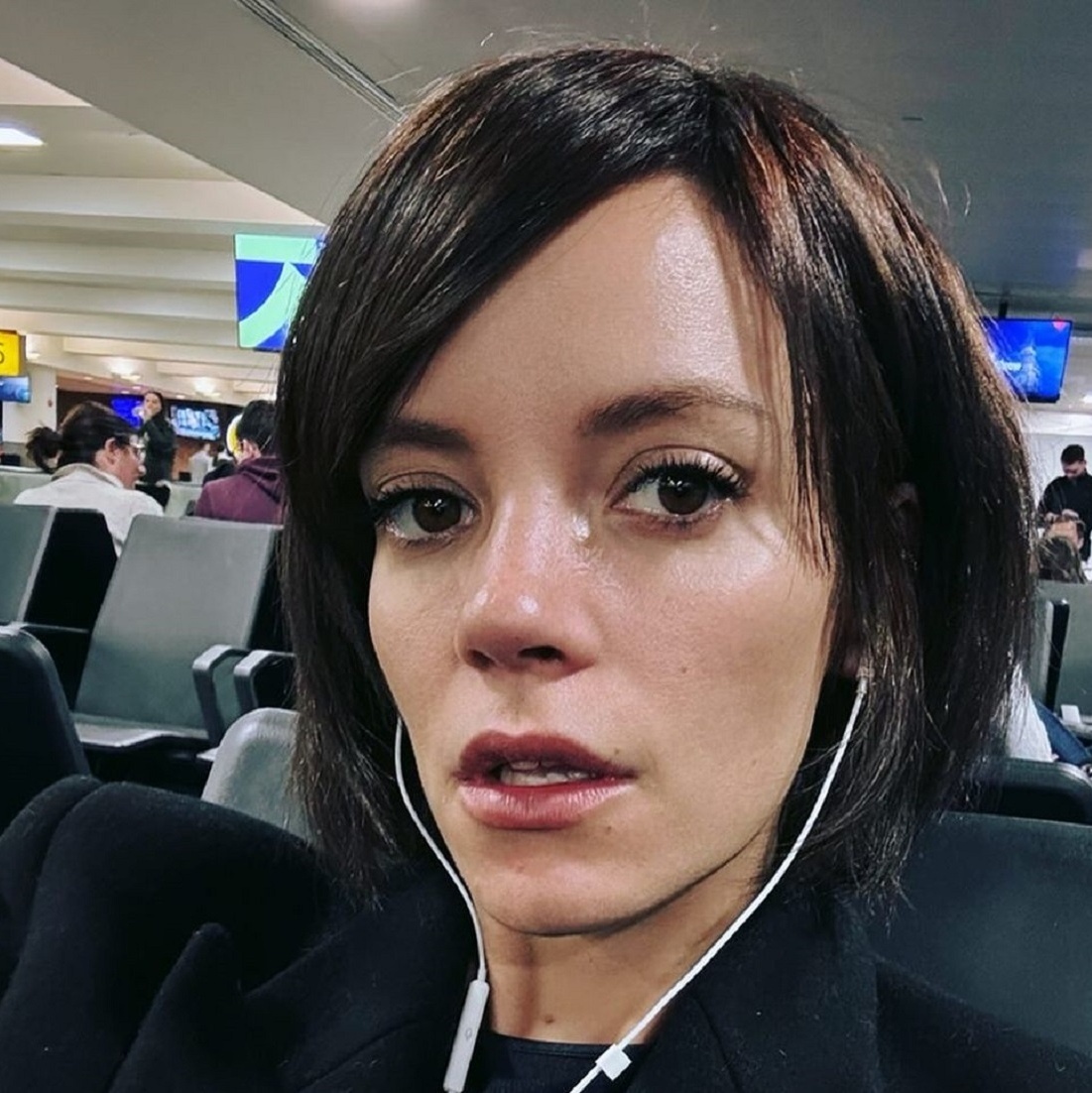 Lily Allen conta mentirinha em app de relacionamento