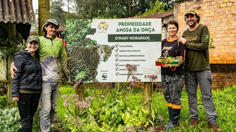 Propriedade rural recebe placa "Propriedade Amiga da Onça" reconhecendo o engajamento ao projeto Propriedade rural recebe placa "Propriedade Amiga da Onça" reconhecendo o engajamento ao projeto