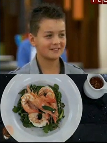 Zac, 12 anos, mostrou sua habilidade na cozinha fazendo camarões escaldados com salada de ervas e molho vietnamita. O prato foi muito elogiado pelos jurados do"MasterChef" da Austrália