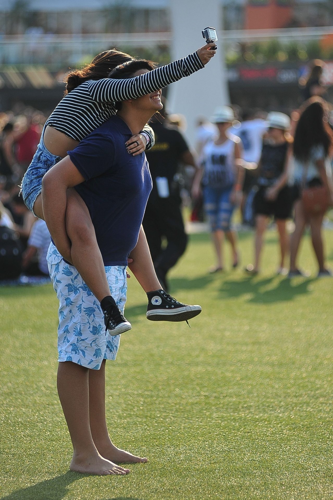 27.set.2015 - Fãs tiram selfie no último dia do Rock in Rio 2015 - Ilan Pellenberg/Agência Estado