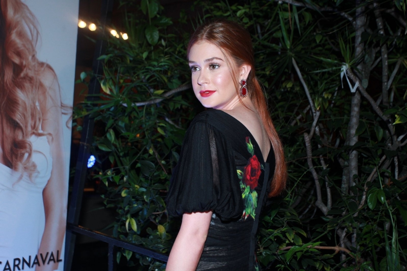5.nov.2011 - Protagonista de "Totalmente Demais", Marina Ruy Barbosa usa vestido preto para a festa de lançamento da novela, no Museu de Arte Moderna, no Rio de Janeiro - Anderson Borde e Marcelo Sá Barreto / AgNews