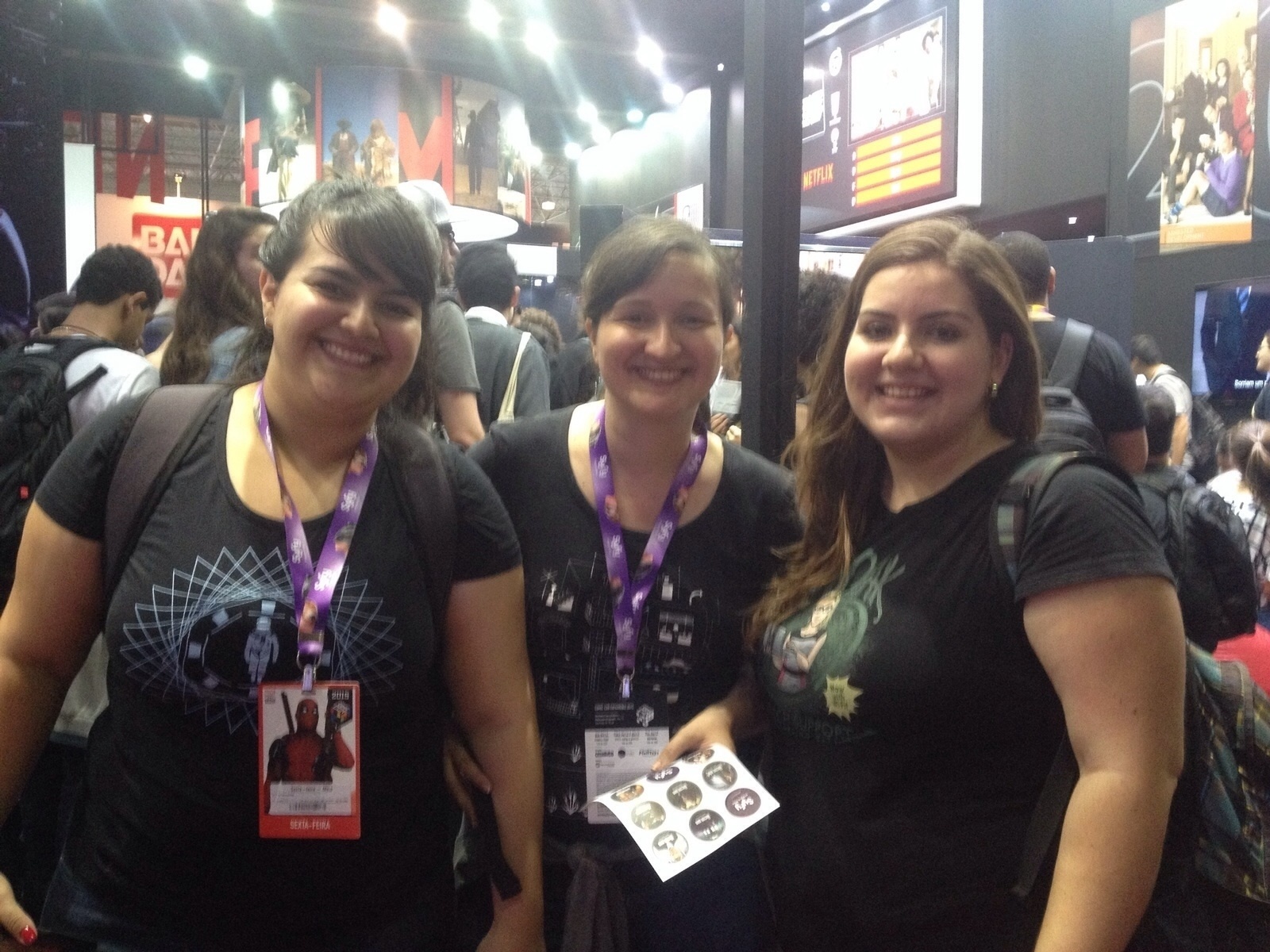 4.dez.2015 - Tatiane, Renata e Juliana pegaram fila para autógrafo dos atores de "Jessica Jones" na Comic Con Experience - Beatriz Amendola/UOL