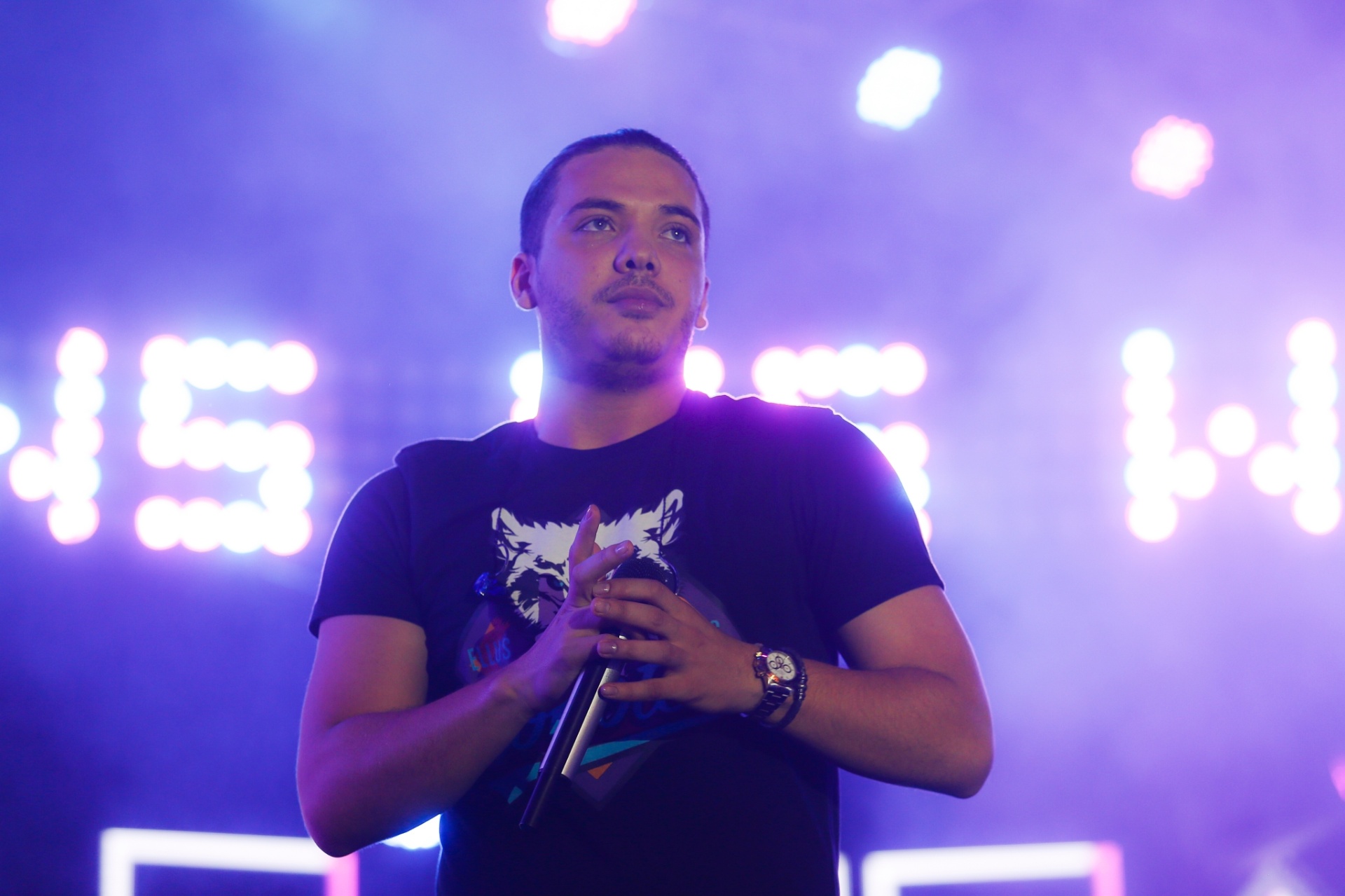 28.abr.2016 - Com casa lotada, Wesley Safadão se apresenta no Villa Country, em São Paulo, na madrugada desta quinta-feira - Lucas Lima/UOL