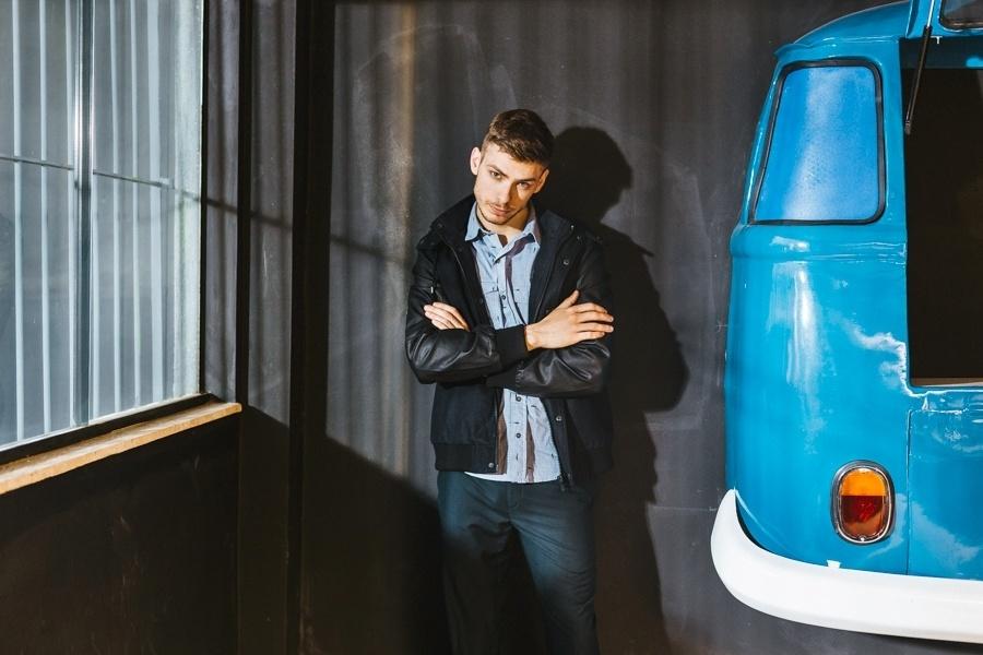 6 maneiras de deixar o look social masculino mais informal - Jaqueta no lugar do paletó - Gabriel Quintão/UOL