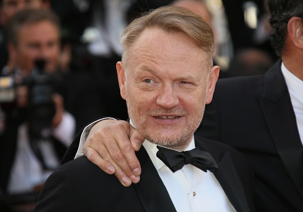 Foto do ator Jared Harris em 2016 - Denis Makarenko/Shutterstock.com