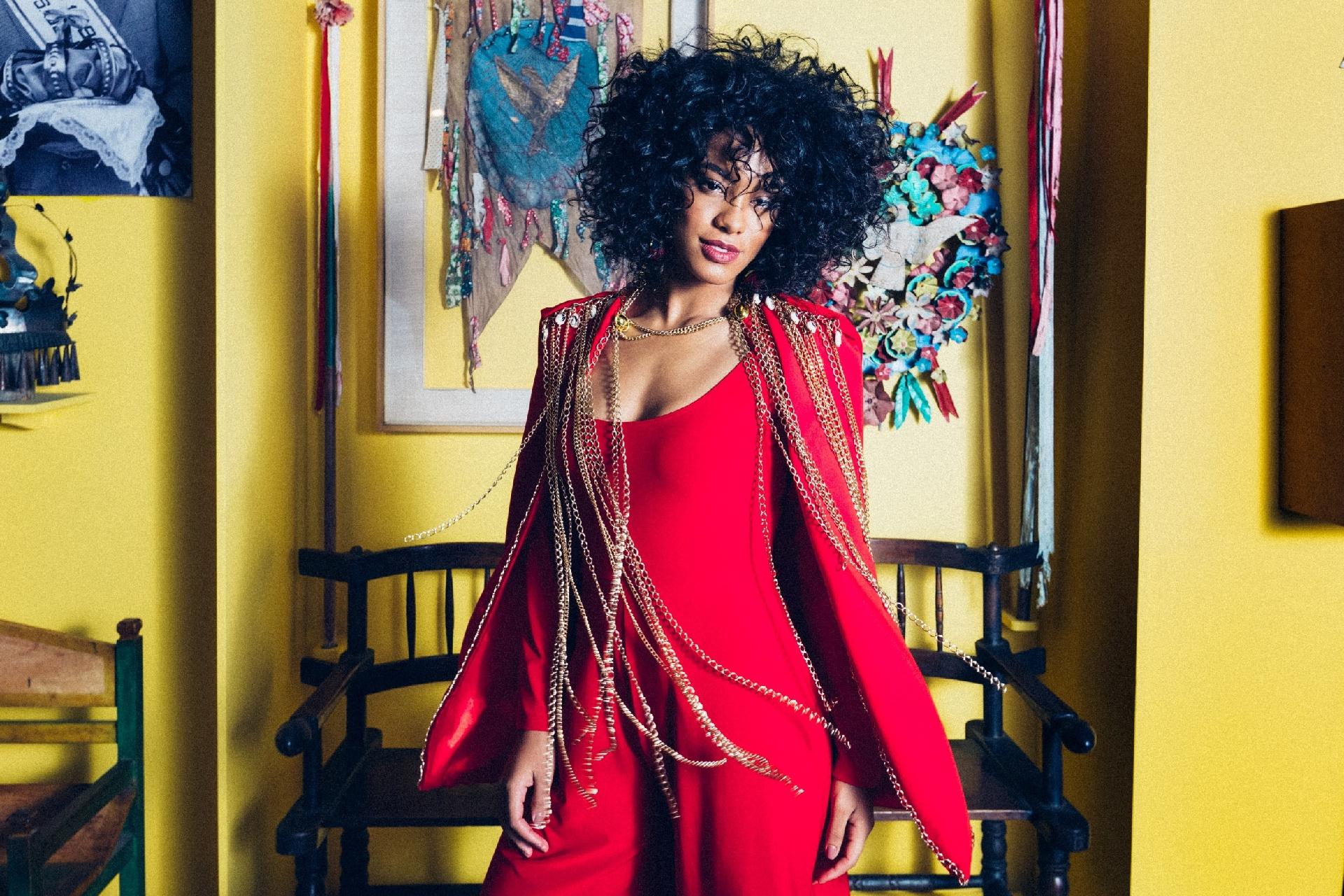 Editorial moda afro com a Miss Brasil Raissa Santana - Vermelhou - Gabriel Quintão/UOL