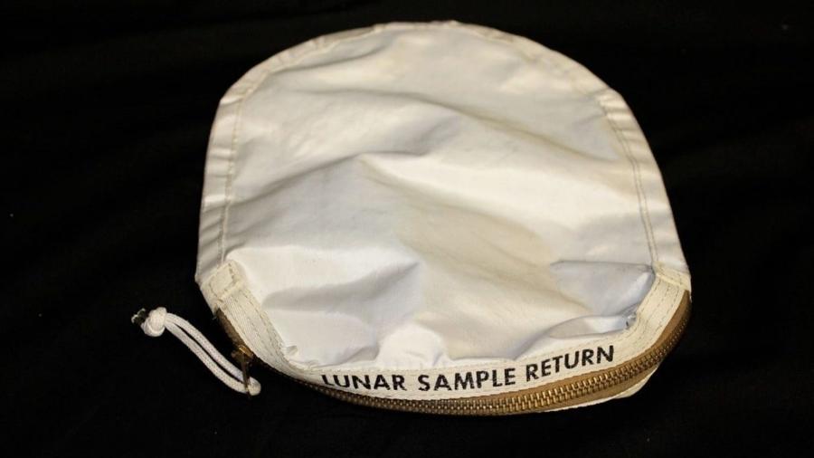 Bolsa usada por Neil Armstrong durante primeira visita à lua - Divulgação