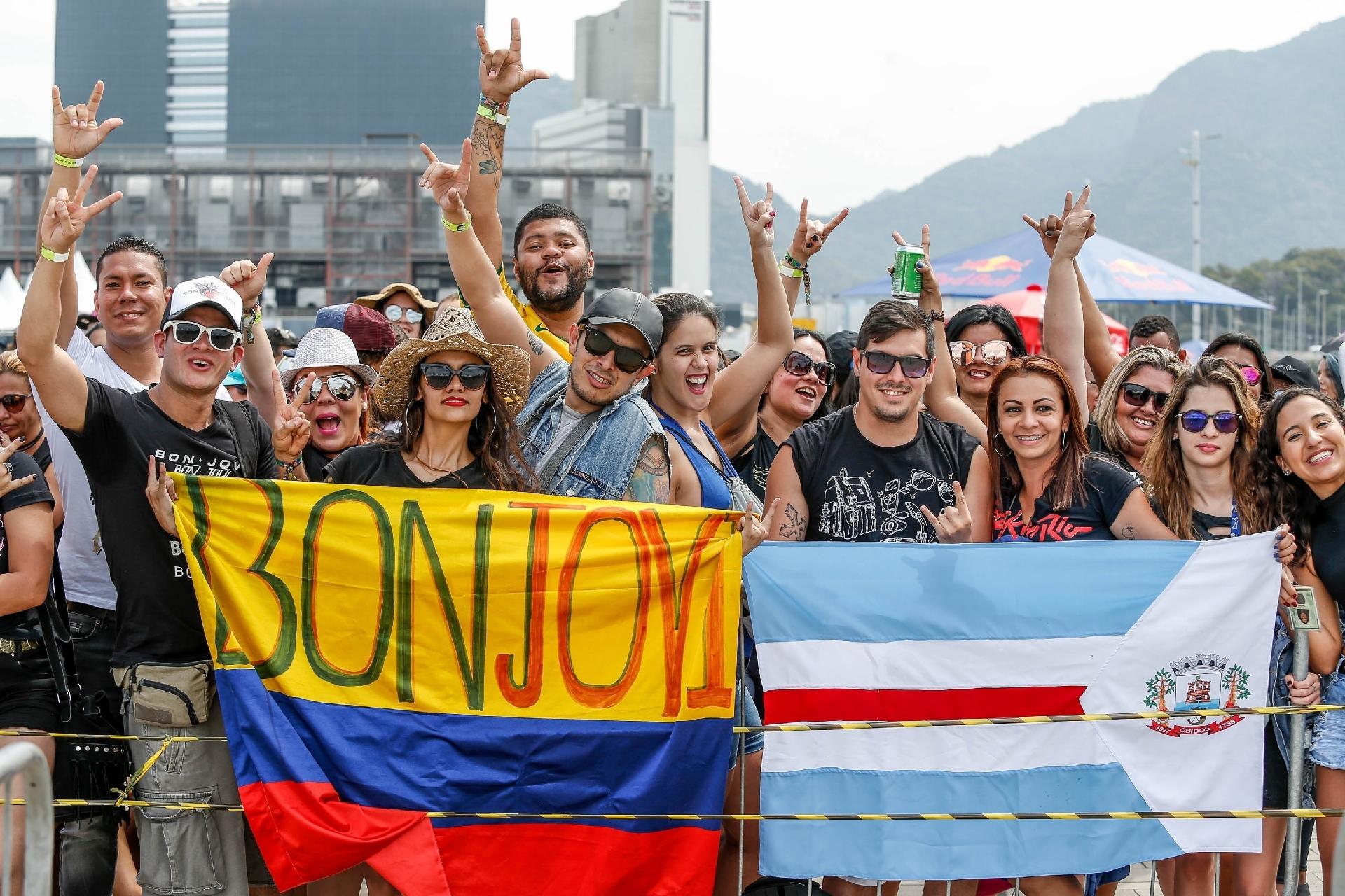 Fãs da Colômbia e da cidade de óbidos, no Pará, encaram a distância para ver Bon Jovi - Marco Antonio Teixeira/ UOL