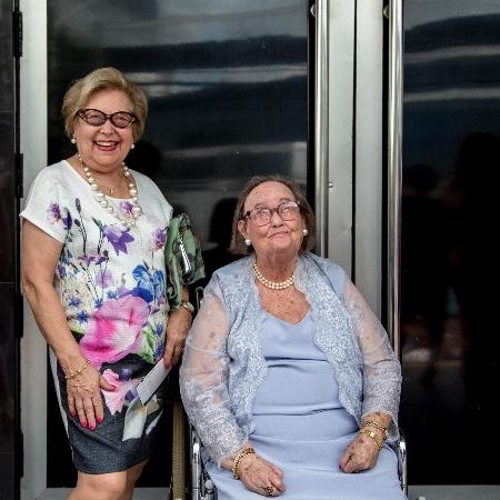 As amigas Mariangela da Costa e Laureta Gomide já viajaram o mundo para assistir o Rei - Amanda Perobelli/UOL - Amanda Perobelli/UOL