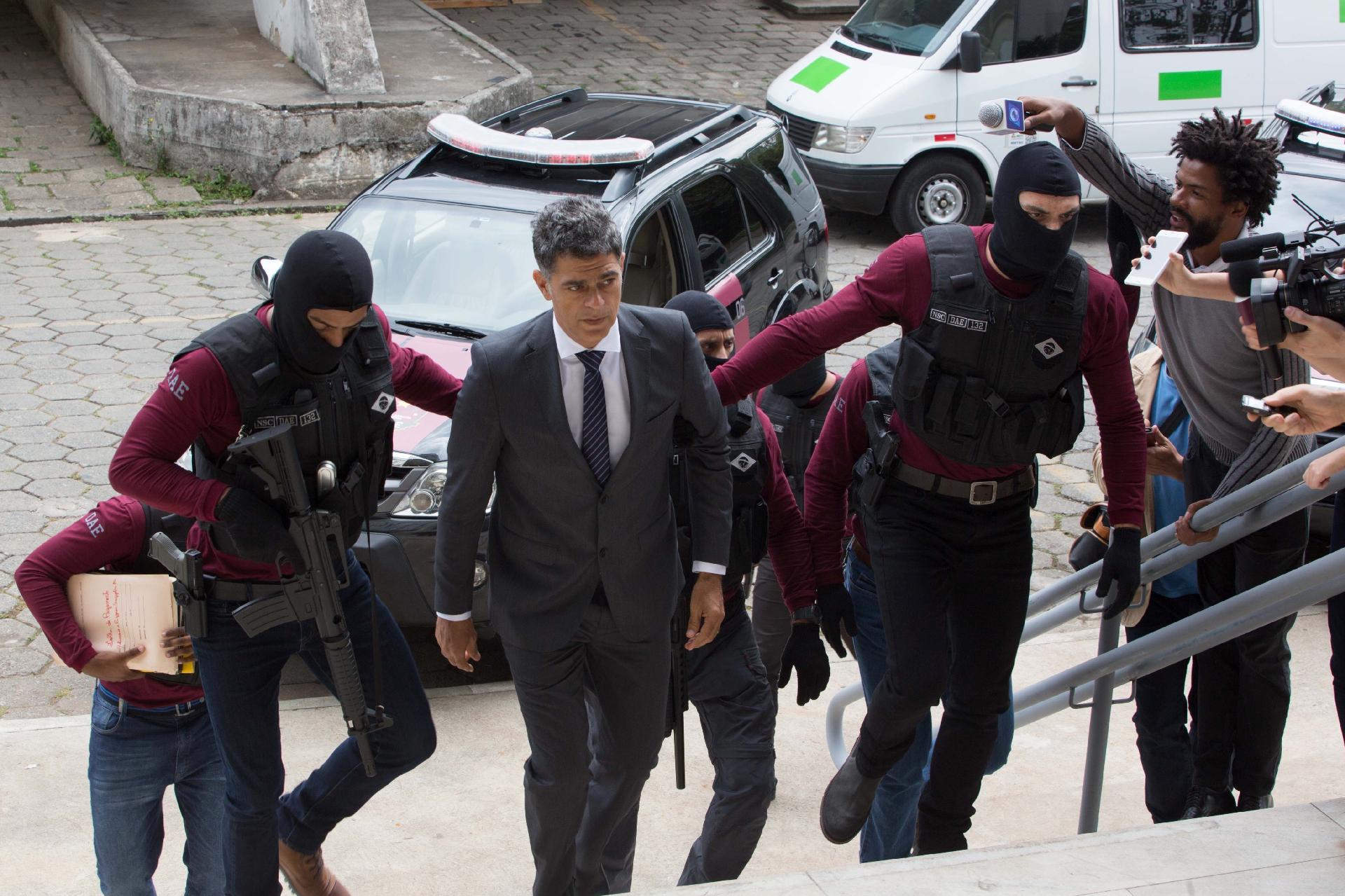 Cena do filme "O Doutrinador", com o ator Du Moscovis - Divulgação