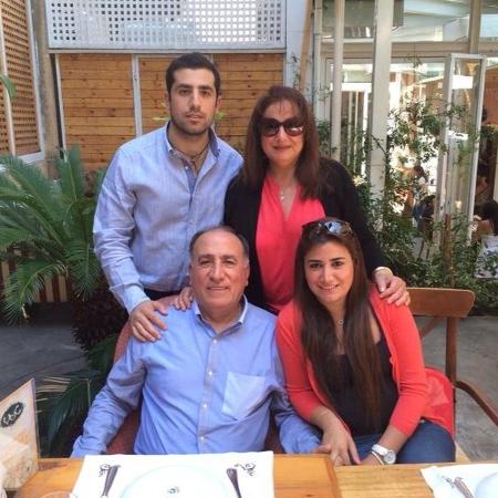 Kaysar com os pais George Dadour e Diane Dadour e a irmã, Celine Dadour - Reprodução/Facebook - Reprodução/Facebook