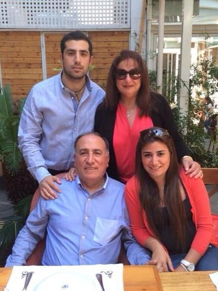 Kaysar com os pais George Dadour e Diane Dadour e a irmã, Celine Dadour - Reprodução/Facebook - Reprodução/Facebook
