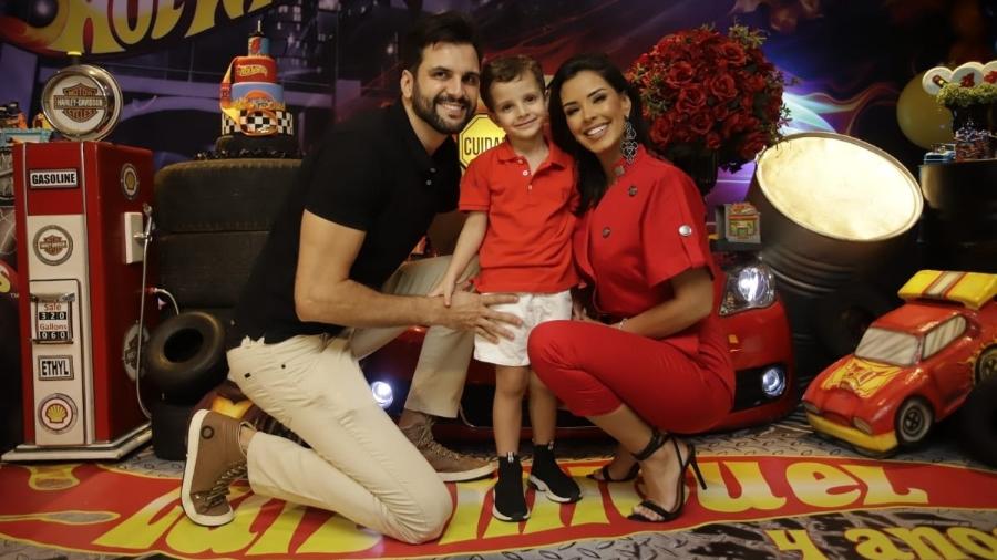 Ivy Moraes ao lado do ex-marido Rogério Fernandes e do filho Luiz Miguel - Marcelo Brammer/Agnews