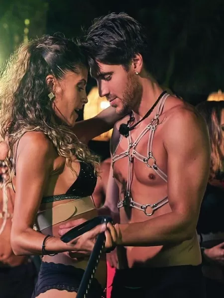 Flor e Nico curtem festa em  'Brincando com Fogo: América Latina' - Reprodução/Netflix - Reprodução/Netflix