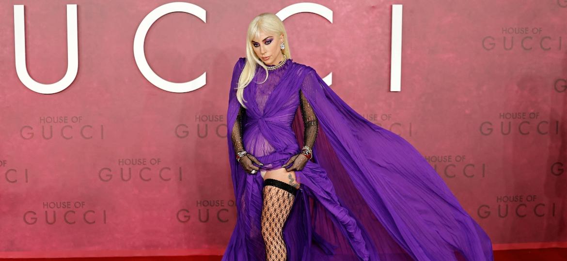 Lady Gaga para a première de "Casa Gucci"; cantora e atriz veste peça apresentada há uma semana pela casa de moda italiana - AFP