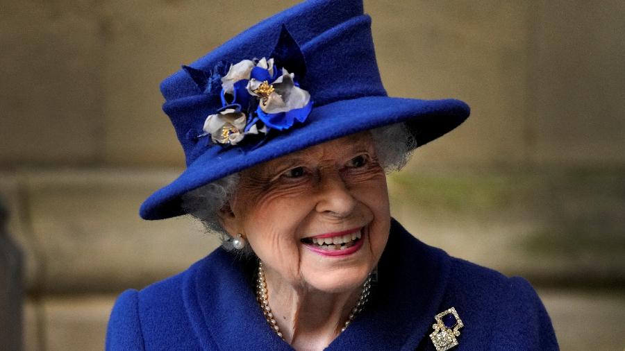Rainha Elizabeth vai ao memorial em homenagem ao falecido marido, príncipe Philip - Frank Augstein - 12.out.2021/Reuters