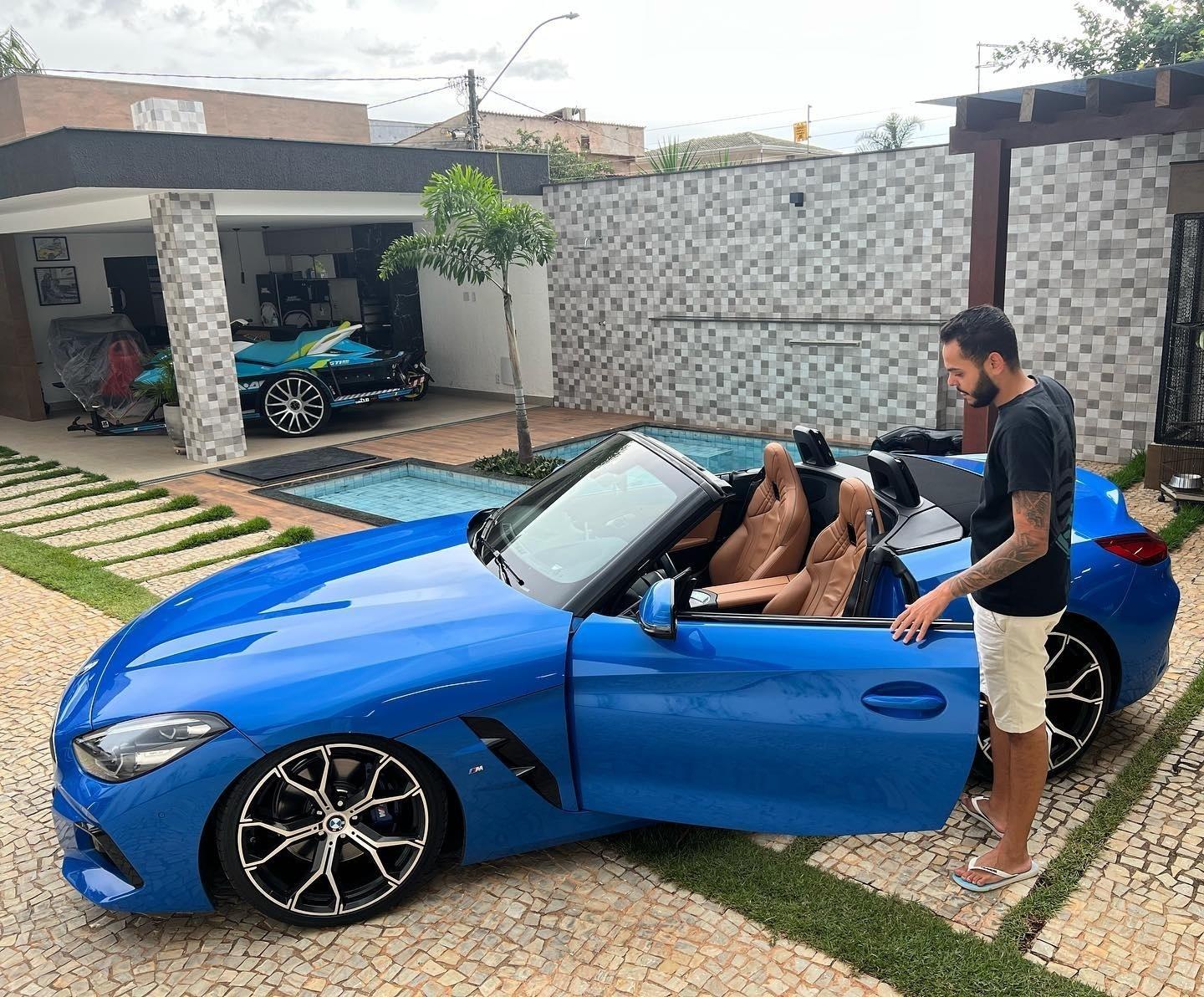 Youtuber Klebim e sua frota de carros de luxo - Reprodução/Instagram