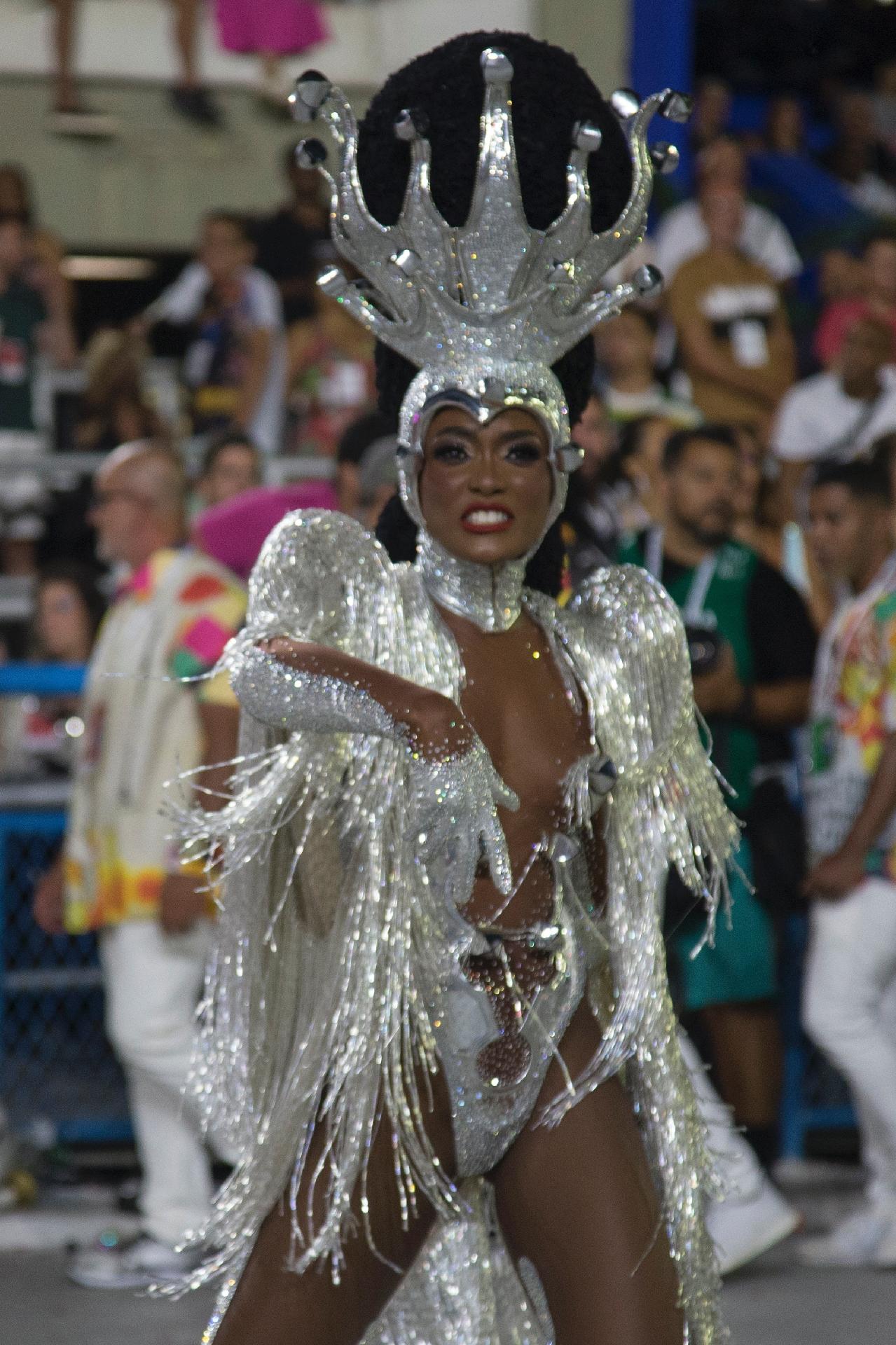 Erika Januza é rainha de bateria da Viradouro - Júlio César Guimarães/UOL