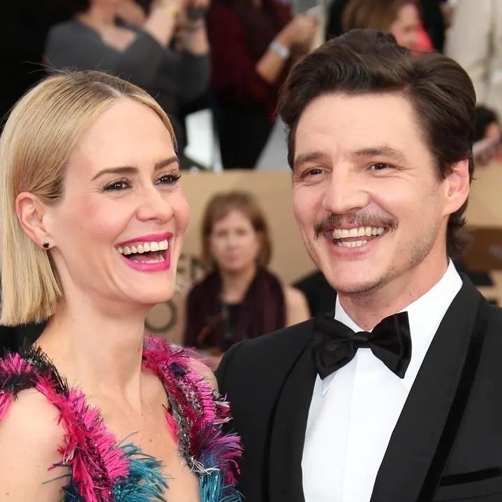 Atriz é detonada após dizer que bancava comida para Pedro Pascal