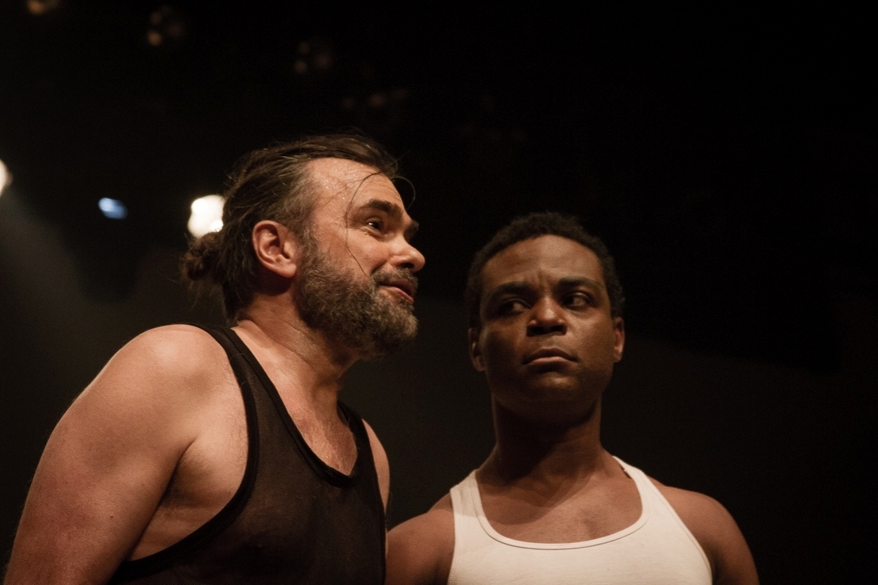 Cena da peça "Navalha na Carne", escrita em 1967 por Plínio Marcos e remontada em 2015 pelo grupo Oficina, em São Paulo - Jennifer Glass/UOL