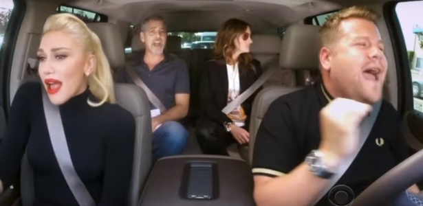Gwen Stefani canta com George Clooney e Julia Roberts no carro do comediante James Corden - Reprodução/YouTube