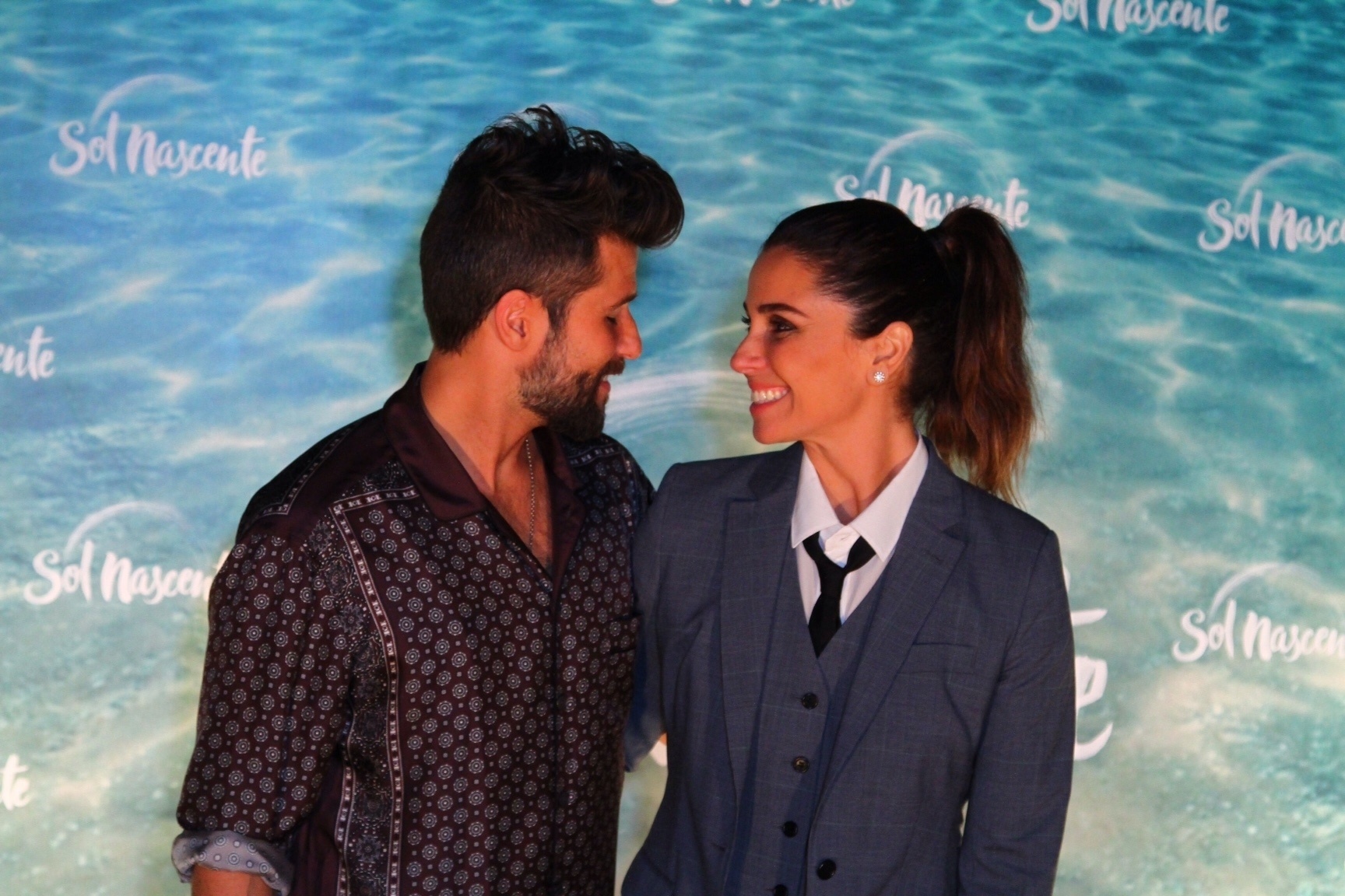 25.ago.2016 - Bruno Gagliasso e Giovanna Antonelli posam para fotos na festa de lançamento da novela "Sol Nascente" - Fabio Moreno/AgNews