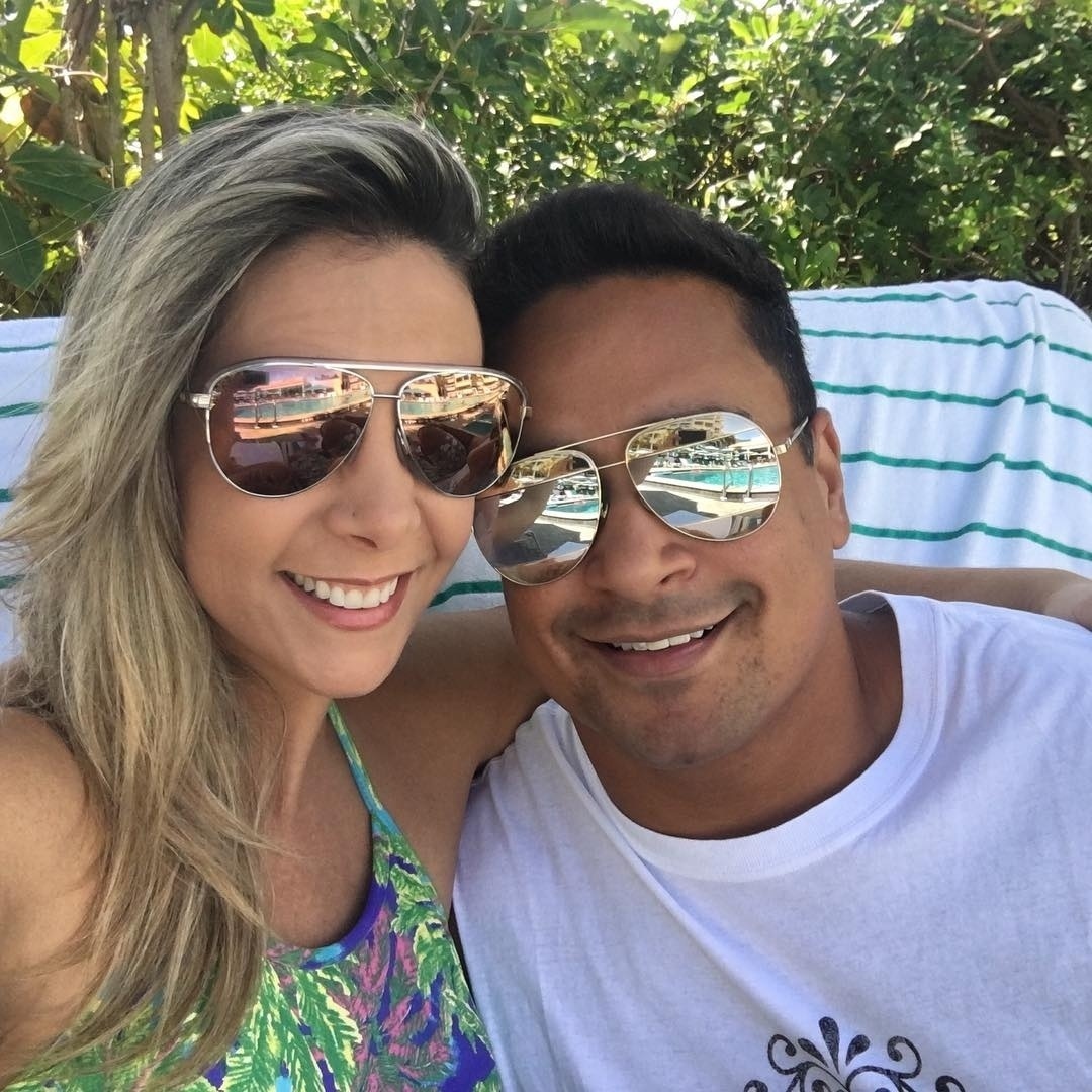 25.out.2016 - Vocalista do Harmonia do Samba, Xanddy escreveu um longo texto no Instagram para comemorar seus 15 anos de casamento com Carla Perez. O cantor revelou que seu empresário e a gravadora tentaram separar os dois, quando ainda namoravam. A reação dele foi assumir o romance e, depois, marcar o casamento - Reprodução/Instagram/xanddyharmonia