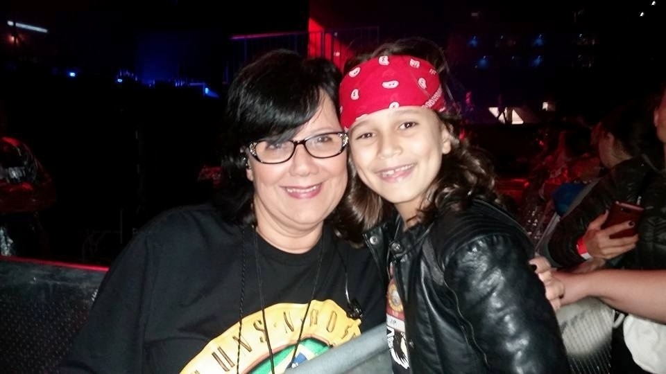 Mini Axl Rose brasileiro conquista staff do Guns N' Roses em busca de