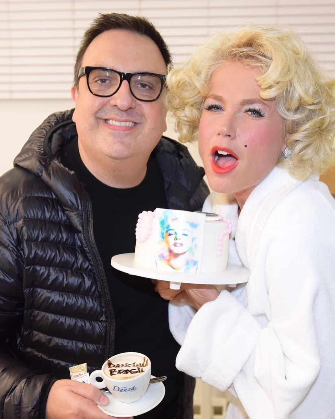 Xuxa Meneghel posa como Marilyn Monroe ao lado de Rodrigo Carelli, diretor do "Dancing Brasil" - Reprodução/Instagram/xuxamenegheloficial
